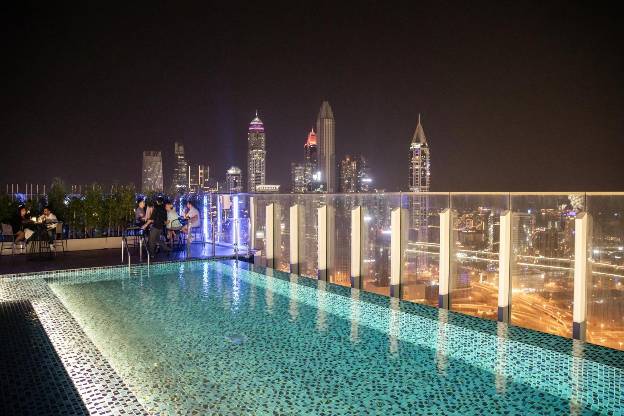 Taj Jumeirah Lakes Towers Dubái Exterior foto