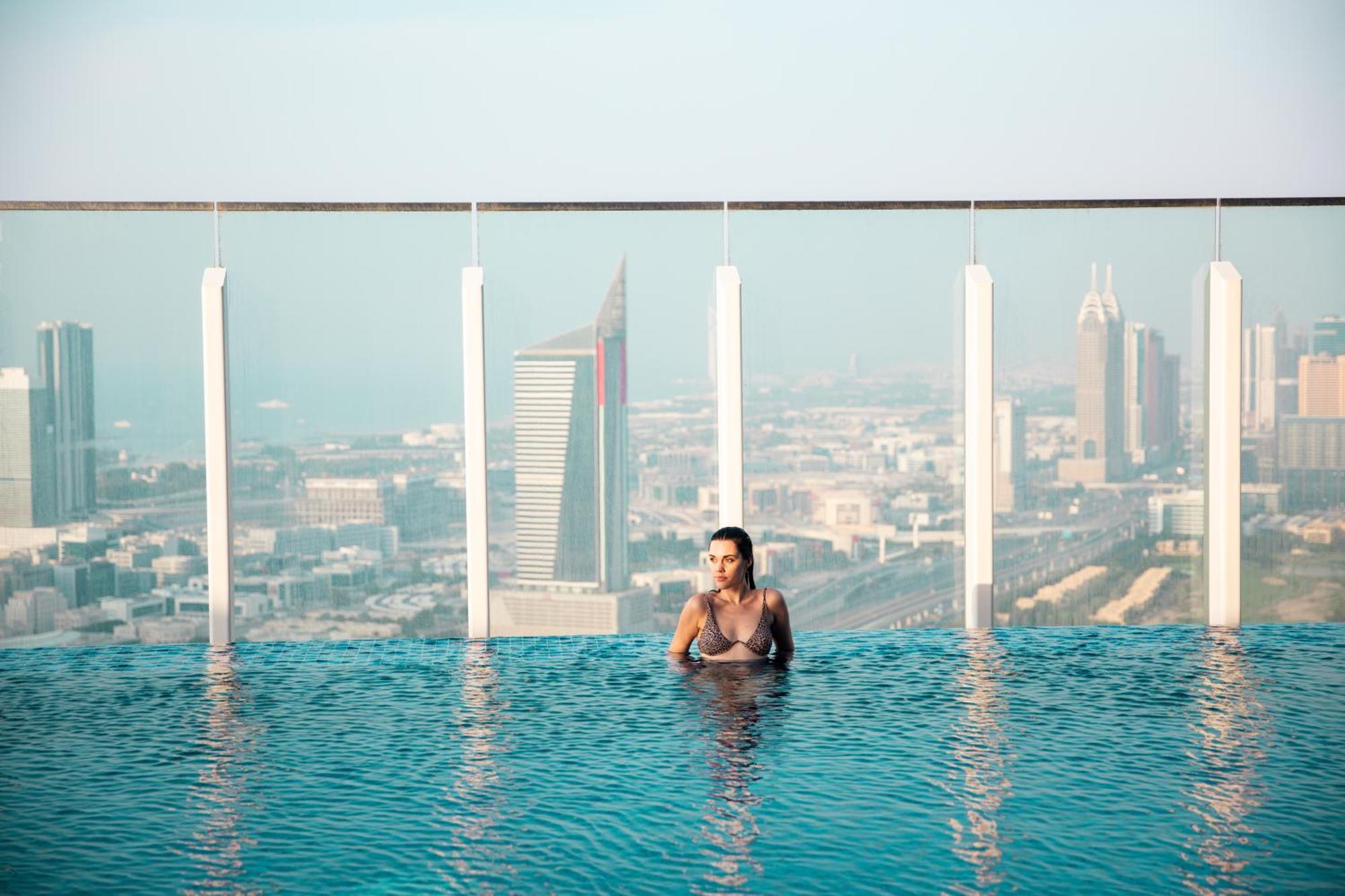 Taj Jumeirah Lakes Towers Dubái Exterior foto